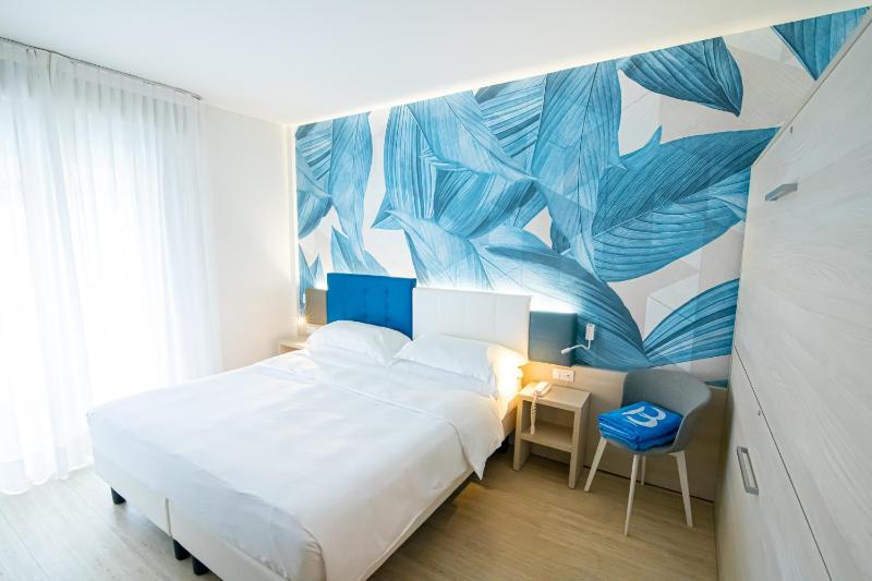 Triple Room with Sea View image 4