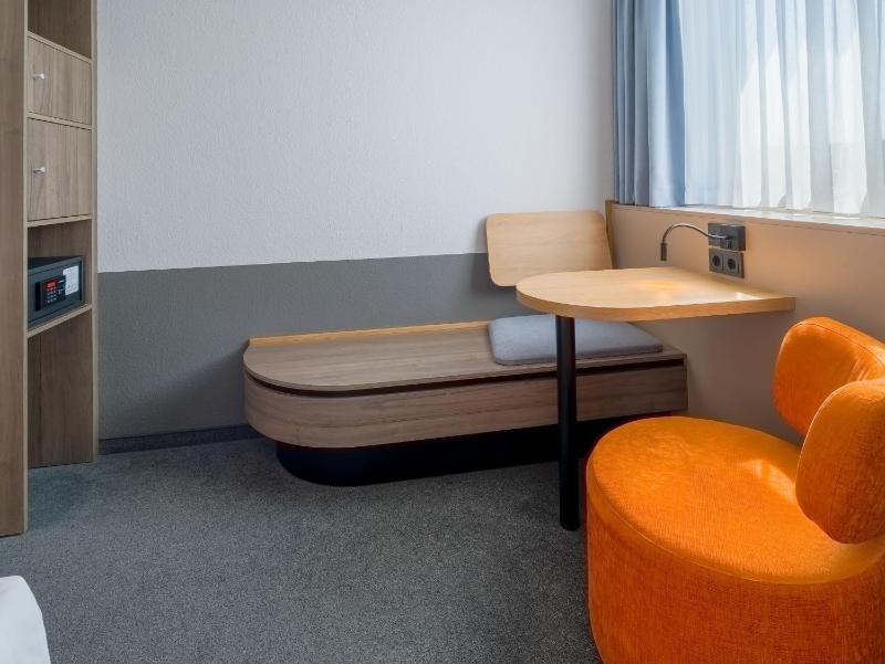 Single Room image 3