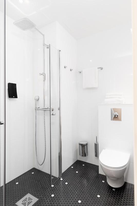Standard Twin Room image 4