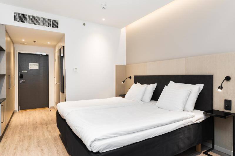 Standard Twin Room image 3