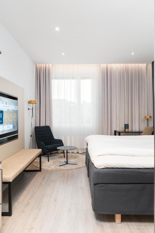 Superior Twin Room image 3