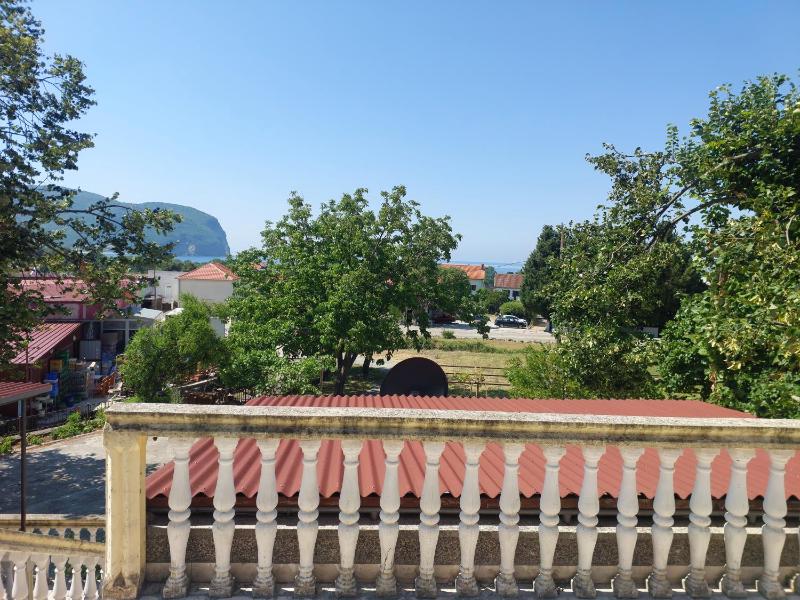 Studio Apartment with Sea View image 3