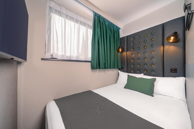 Single Room image 1