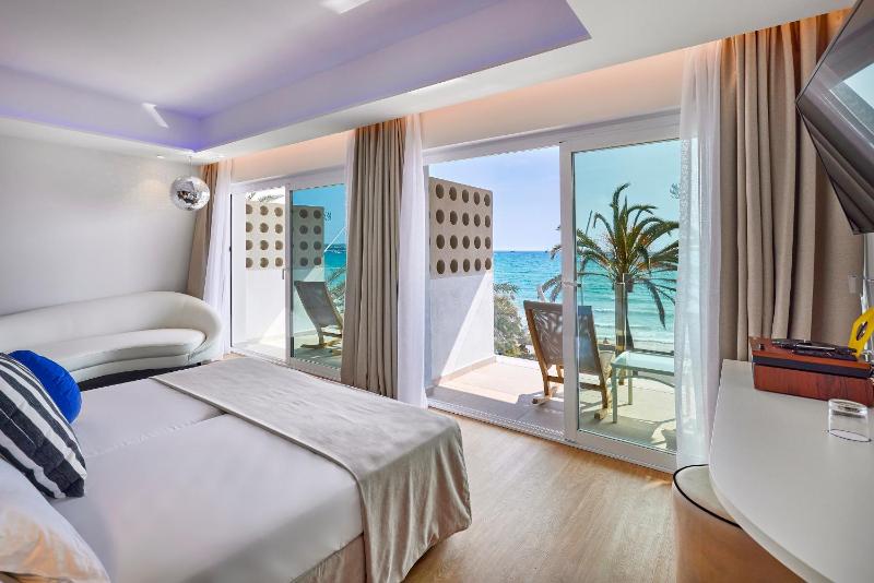 Junior Suite Front Sea View image 3