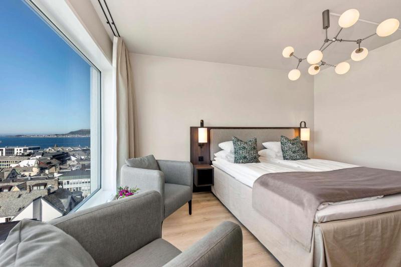 Superior Twin Room image 4