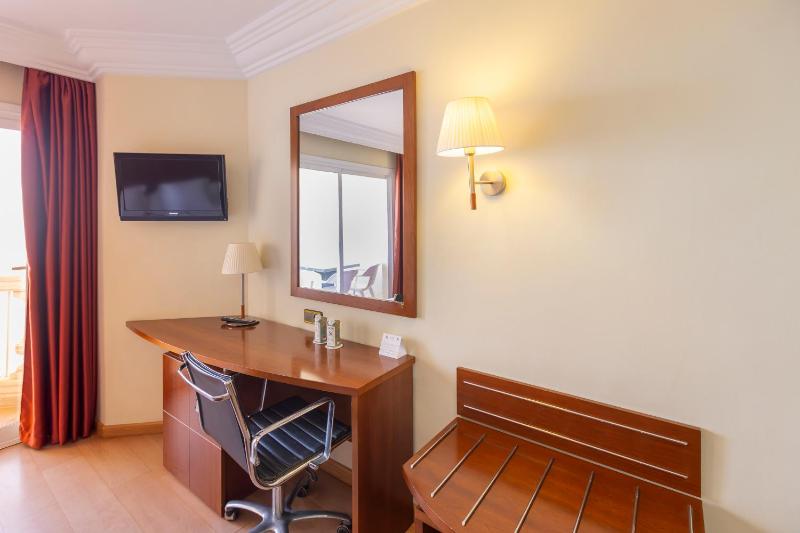 Double or Twin Room with Sea View image 4