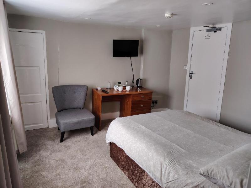 Double Room image 3