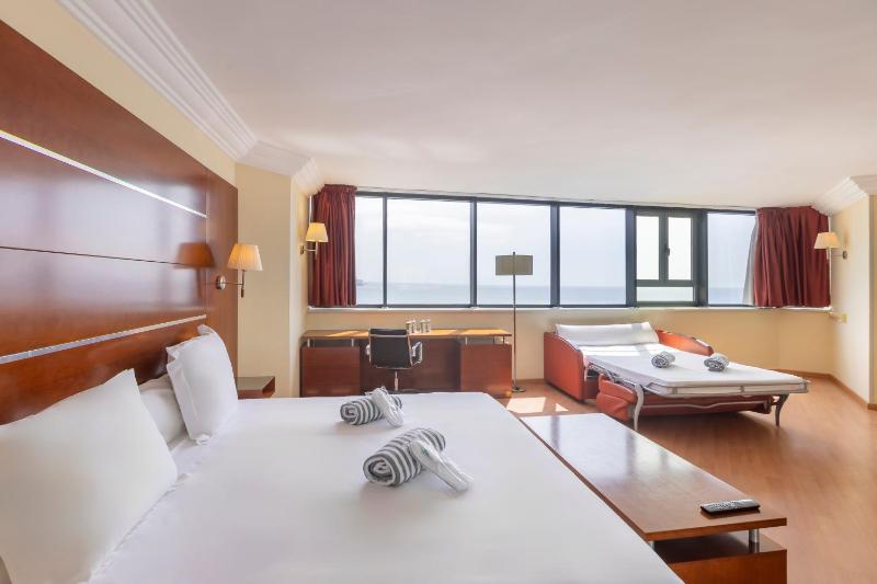 Quadruple Room with Sea View image 1
