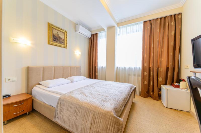 Double or Twin Room image 3