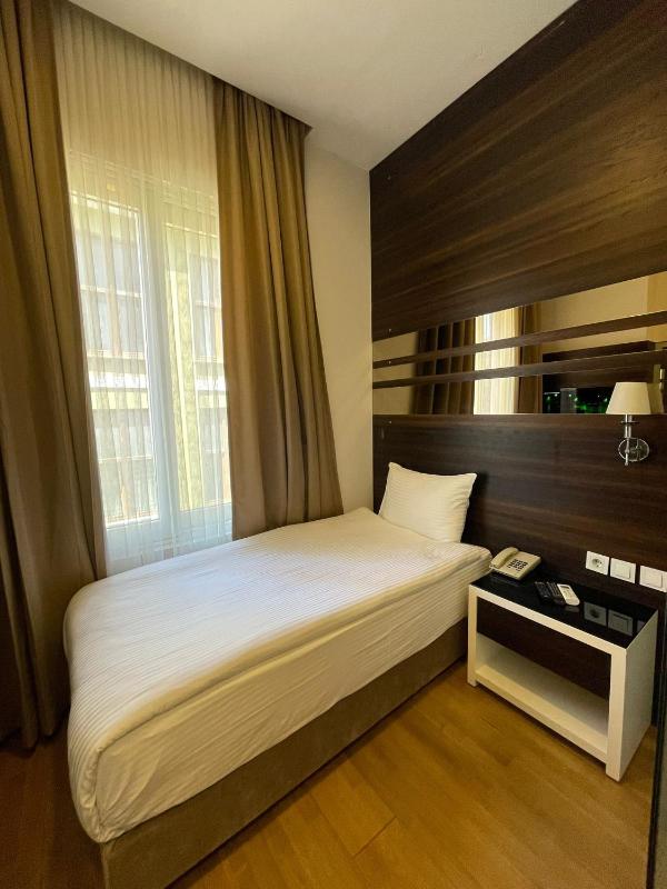 Budget Single Room image 4