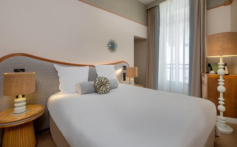 Classic Double or Twin Room image 3