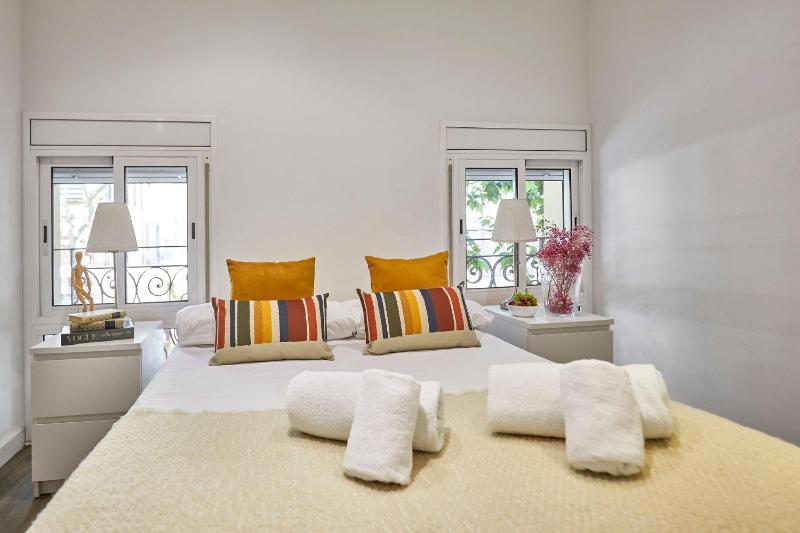 BBarcelona Sant Pau Flat - image 9