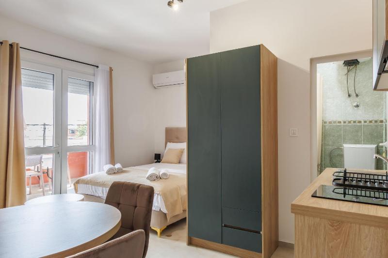 Standard Triple Studio image 3