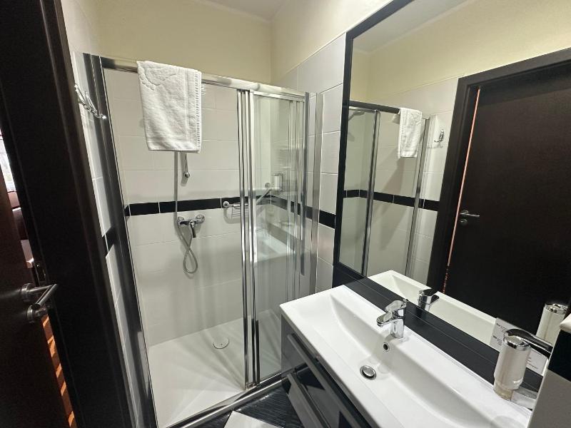 Standard Single Room image 4