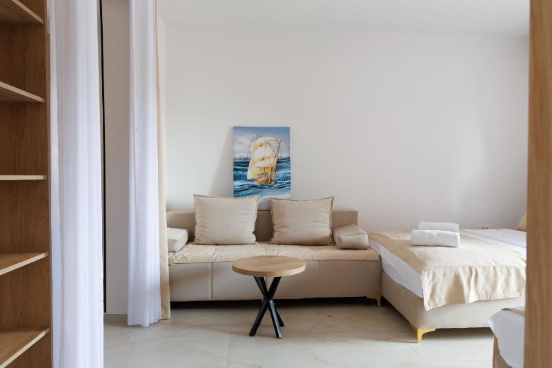 Studio with Balcony image 4