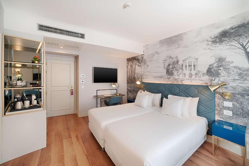 Superior Double or Twin Room image 4