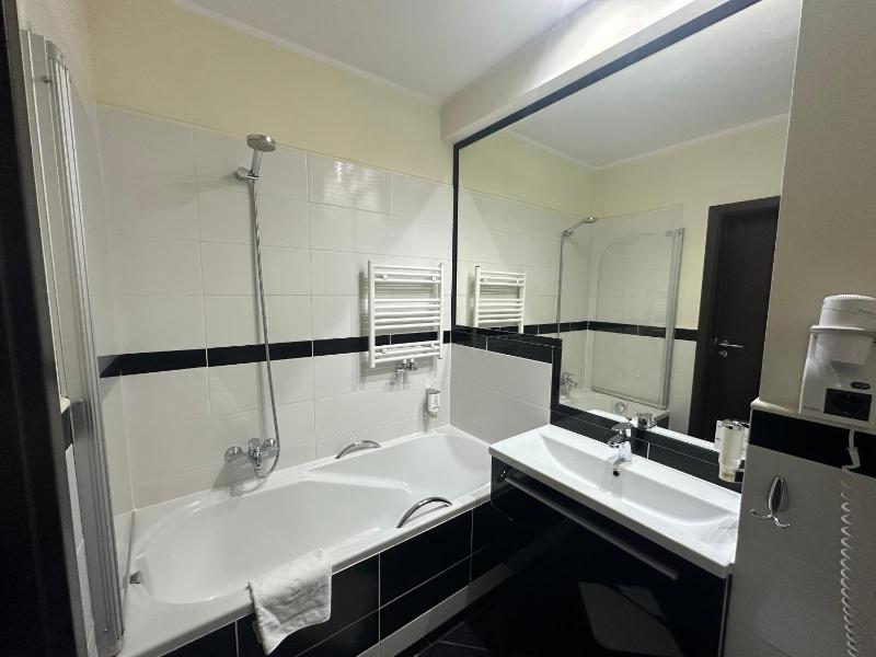 Double Room with Sofa Bed image 2