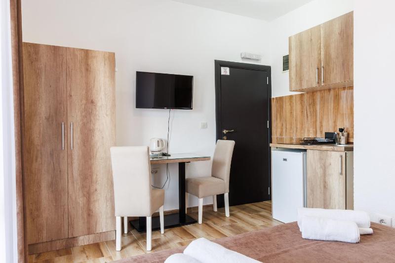 Studio with Balcony image 4