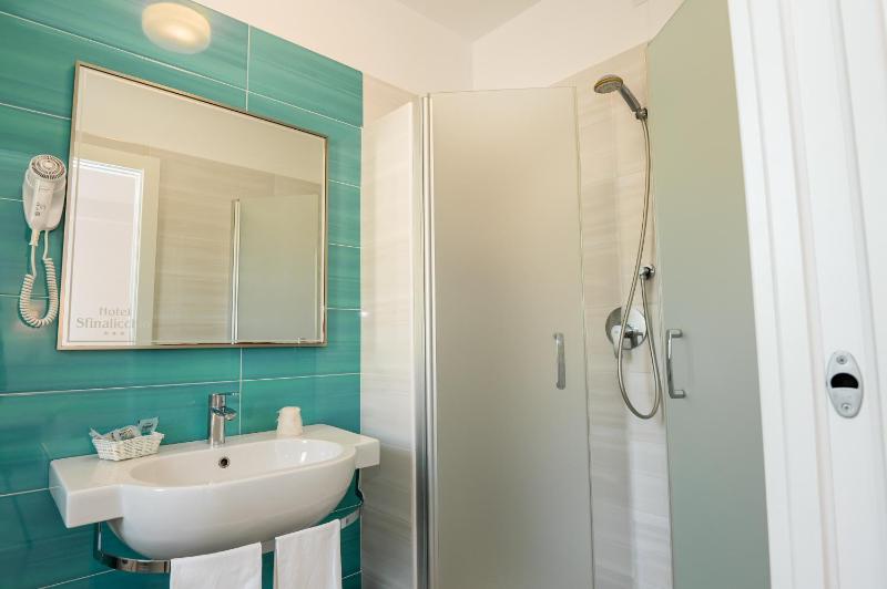 Superior Double Room image 3