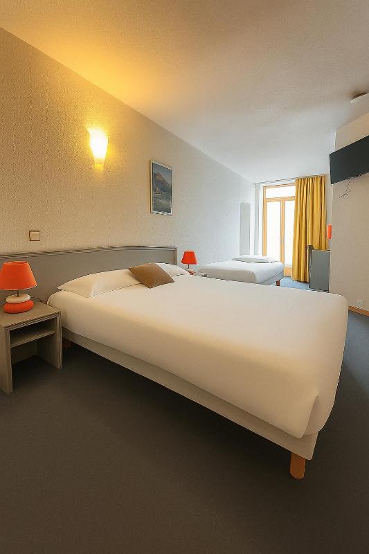 Superior Triple Room image 4