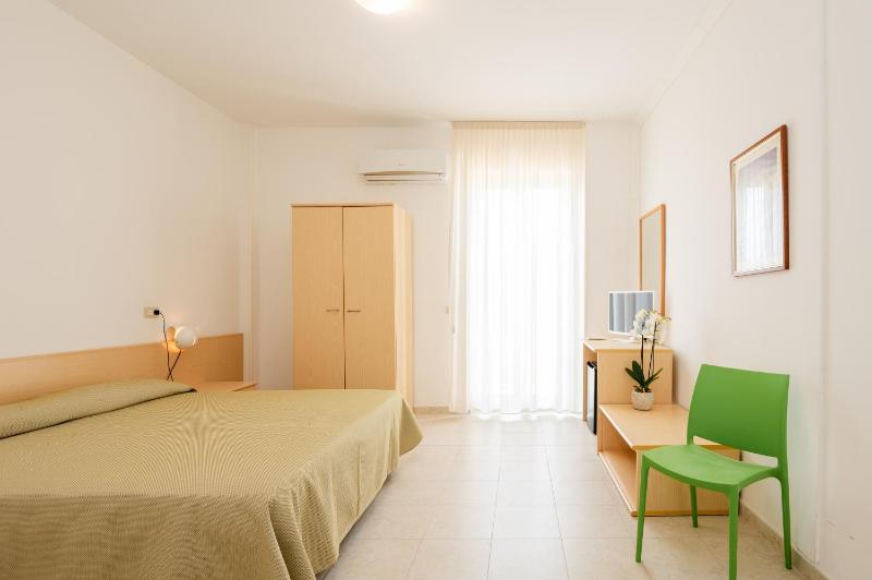Double Room image 4