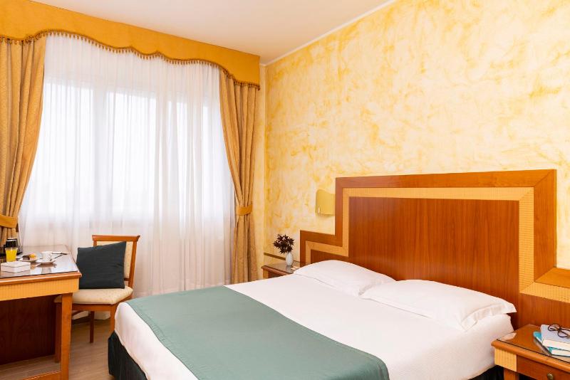 Double Room with Sea View image 1