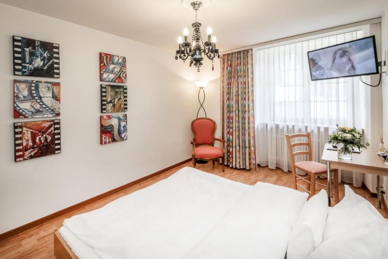 Double Room image 4