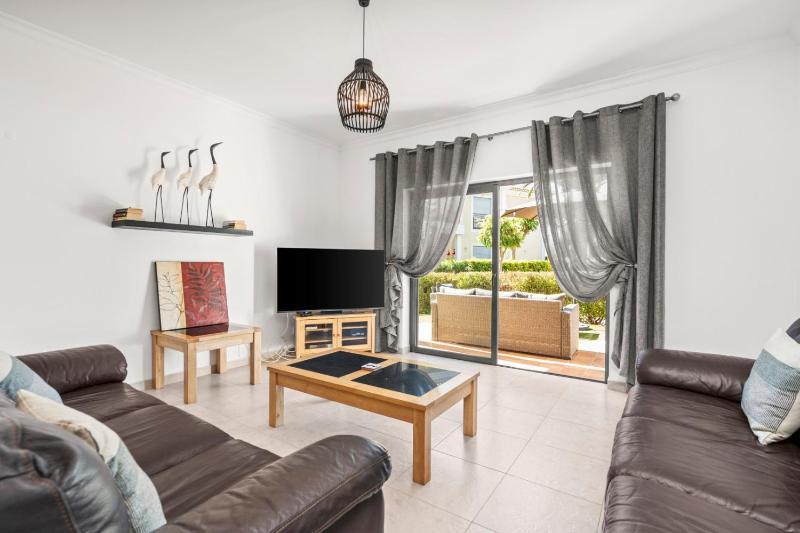 Coastal Charm Apartment - image 38