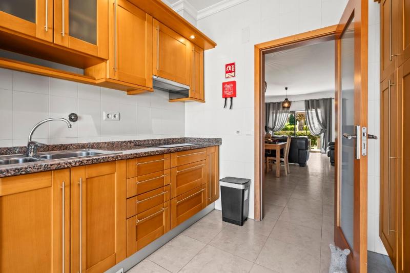 Coastal Charm Apartment - image 4