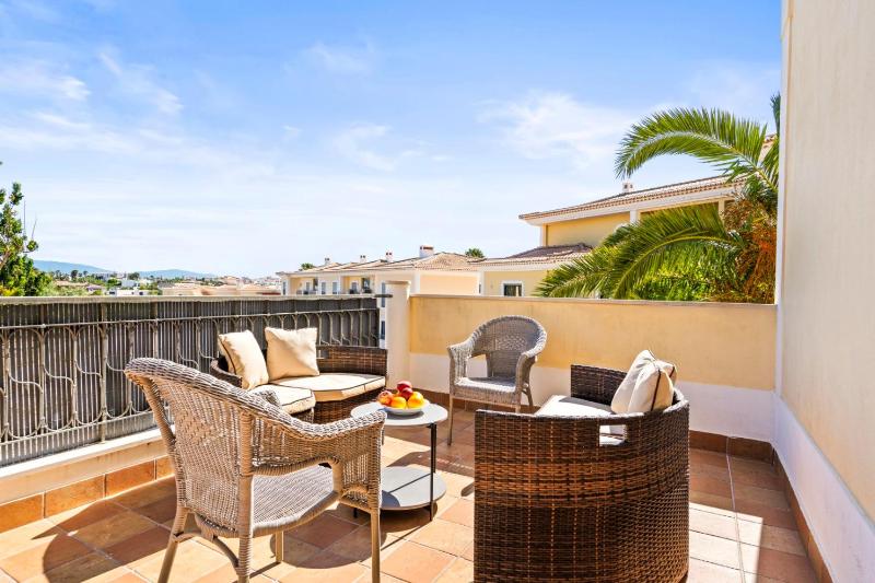 Coastal Charm Apartment - image 39