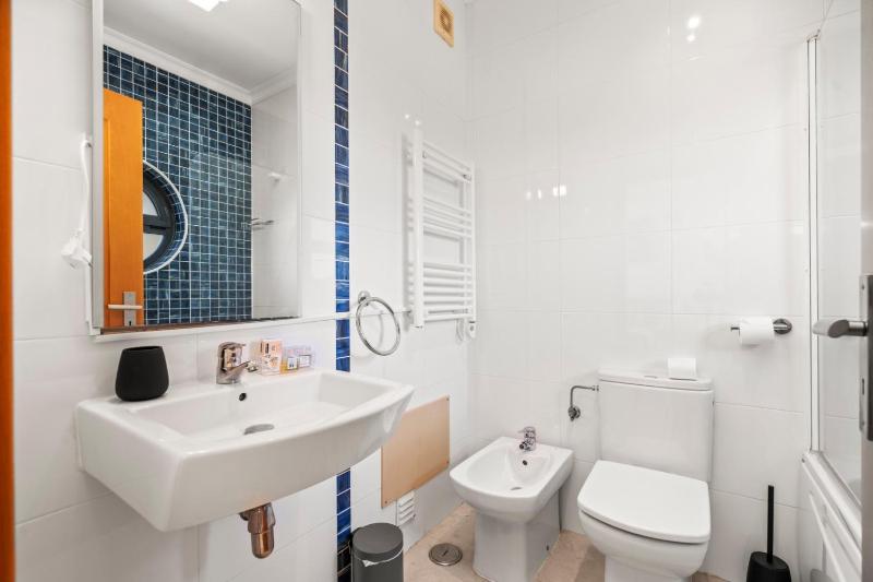 Coastal Charm Apartment - image 7