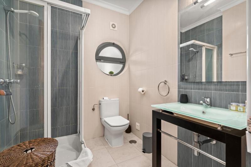 Coastal Charm Apartment - image 3