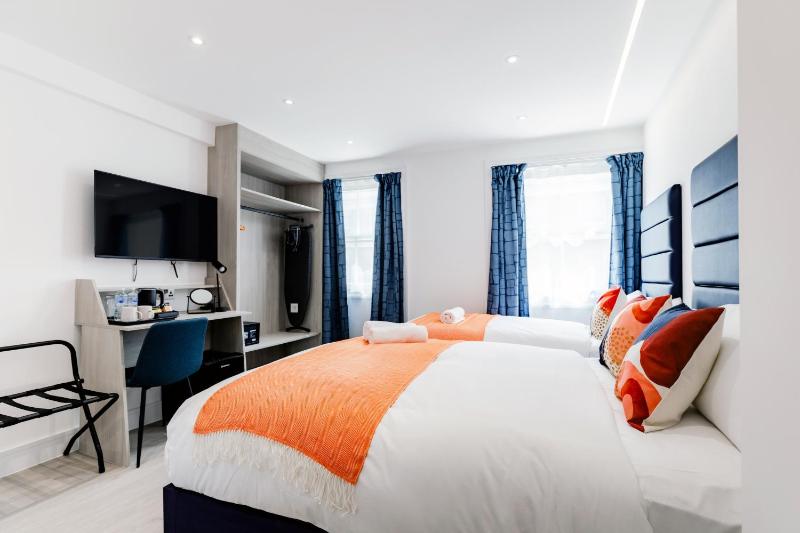 Triple Room with Shower image 1