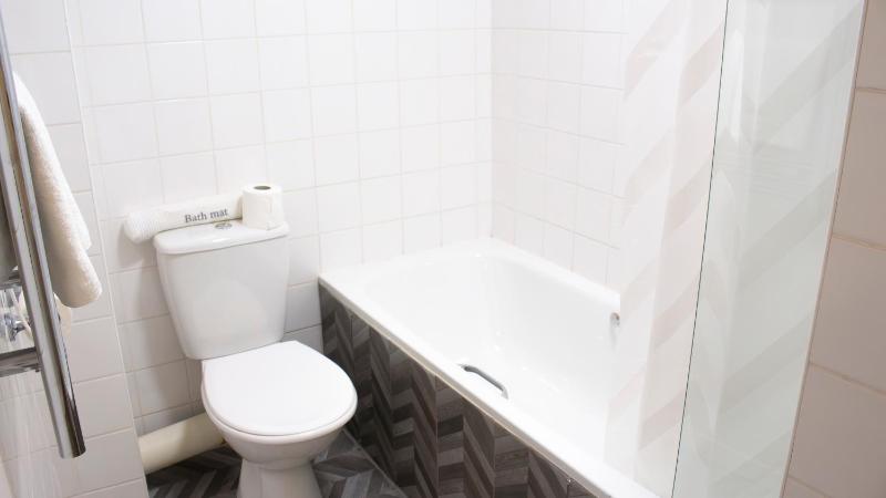 Twin Room image 3