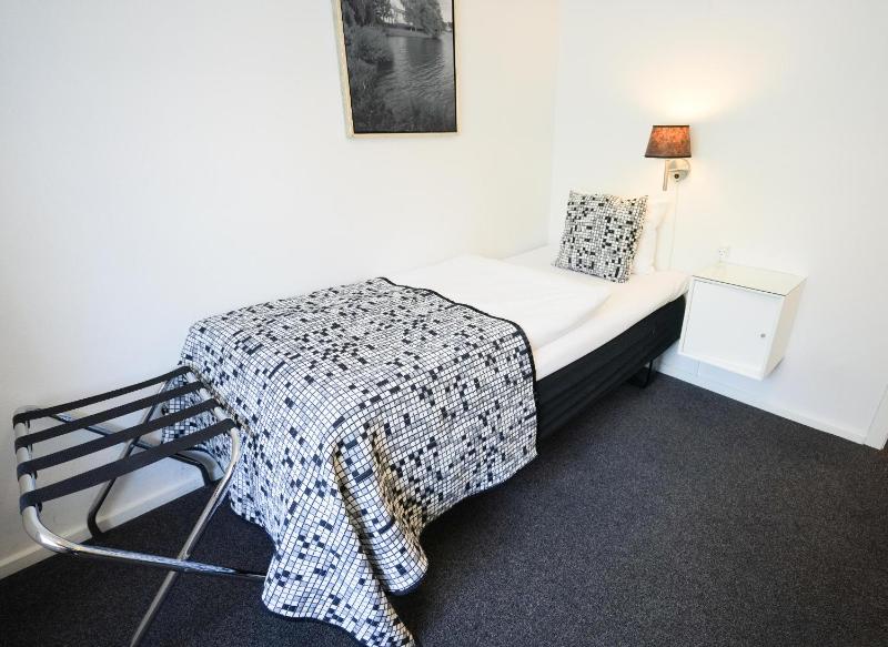 Standard Single Room image 4