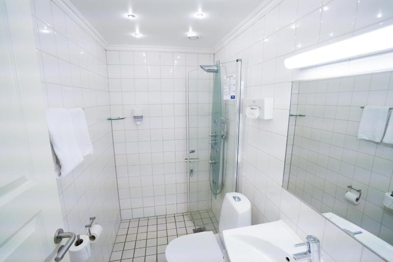 Standard Single Room image 2