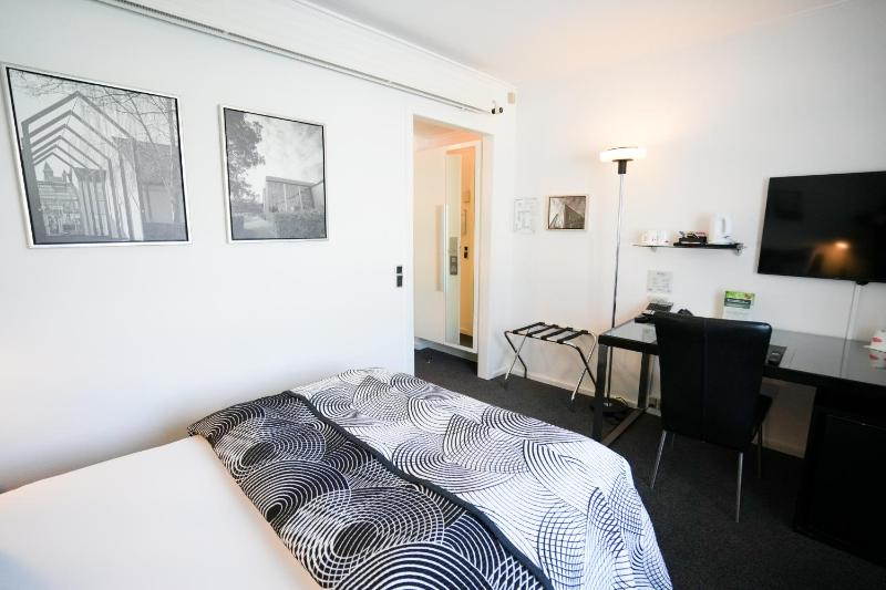 Standard Single Room image 3