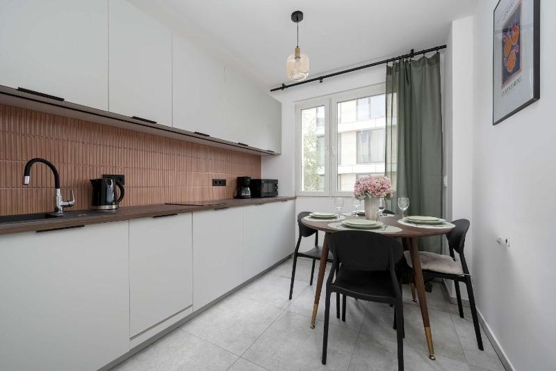 Large Apartment in Wrocław Center on the Market with 3 Bedrooms and Balcony by Noclegi Renters - image 13