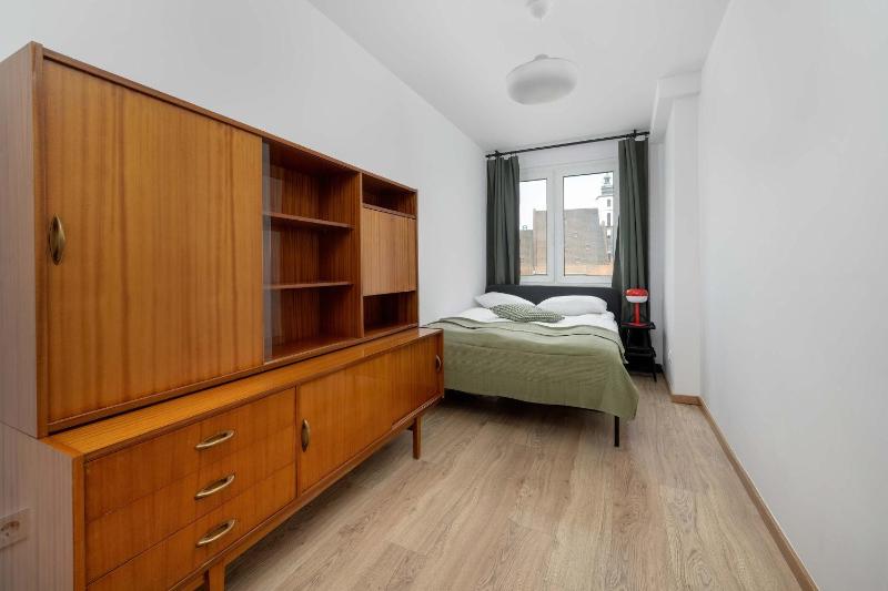 Large Apartment in Wrocław Center on the Market with 3 Bedrooms and Balcony by Noclegi Renters - image 8