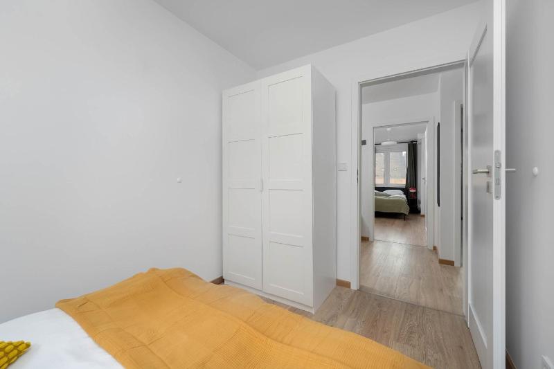 Large Apartment in Wrocław Center on the Market with 3 Bedrooms and Balcony by Noclegi Renters - image 4