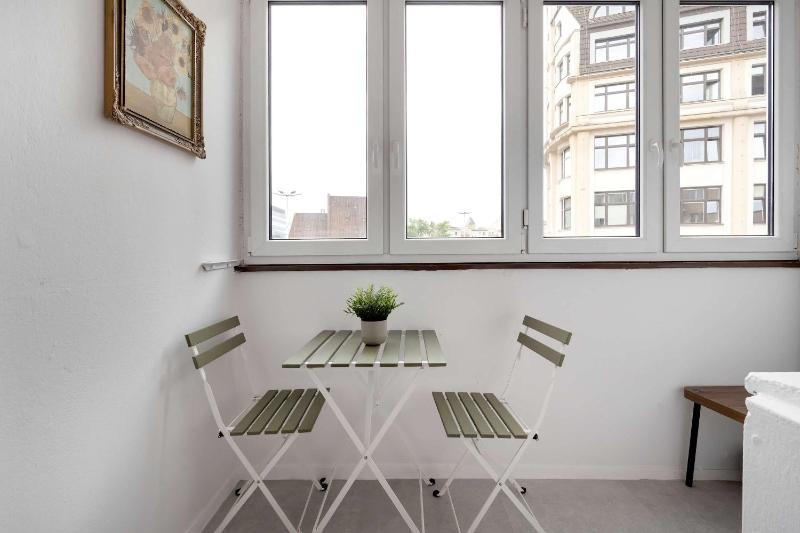 Large Apartment in Wrocław Center on the Market with 3 Bedrooms and Balcony by Noclegi Renters - image 3