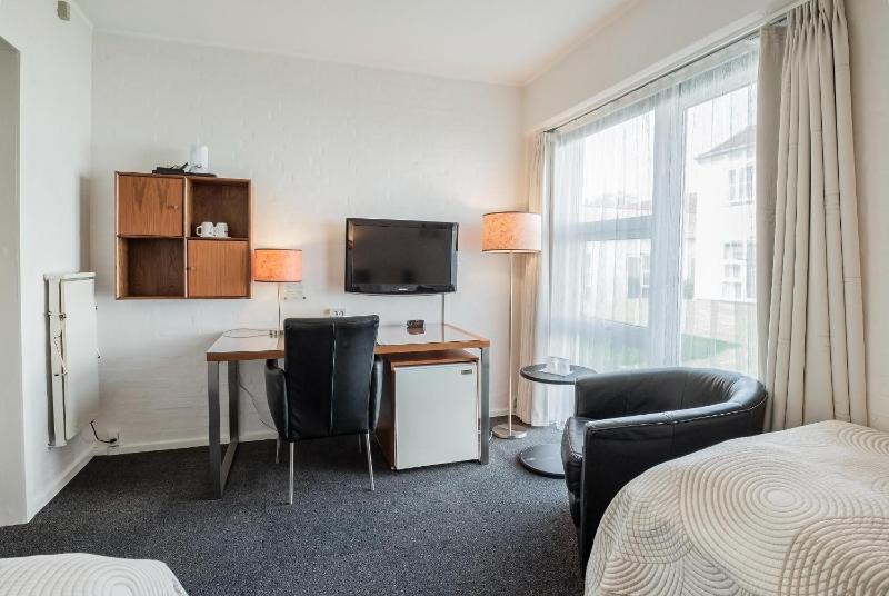 Twin Room image 2