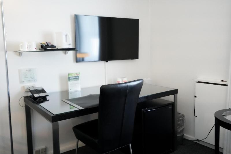 Standard Double Room image 3