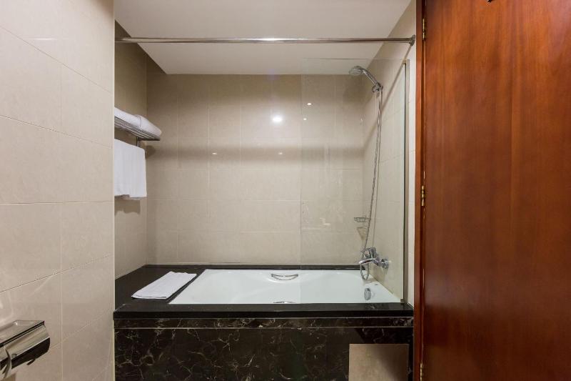 Deluxe Twin Room image 4