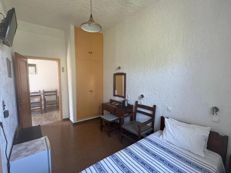 Large Single Room image 3