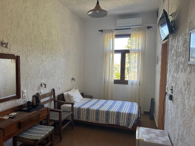 Large Single Room image 2