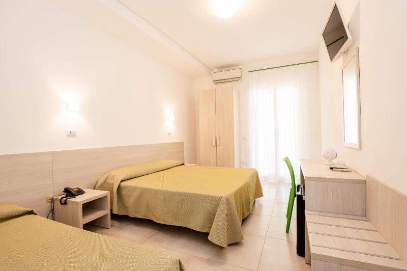Triple Room image 4