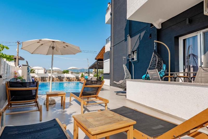 Sunshine Hotel - image 11