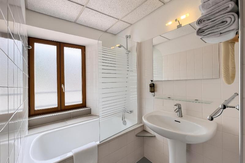 Standard Double Room image 2