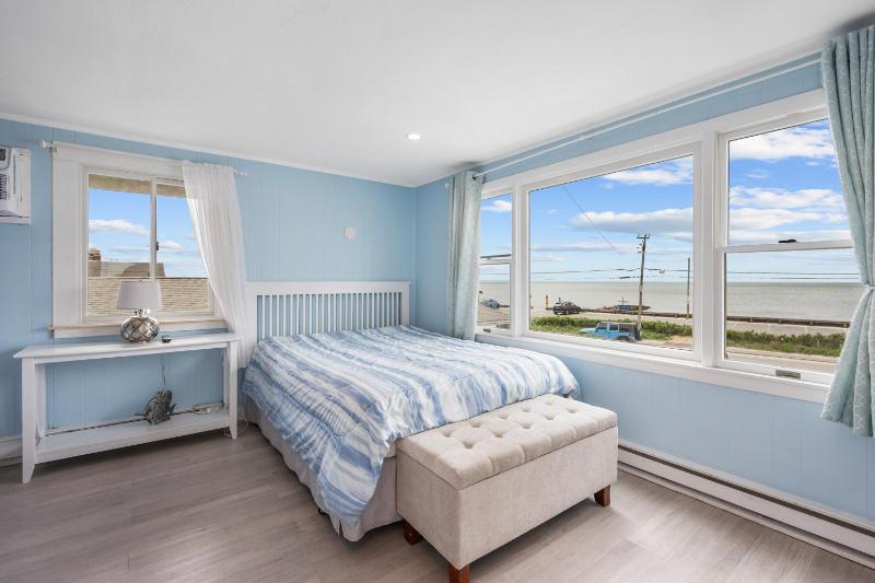 Apartment with Sea View image 4